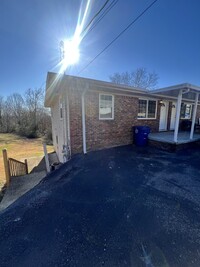 Building Photo - Modern 3 Bed, 2 Bath Duplex in Prime Chatt...