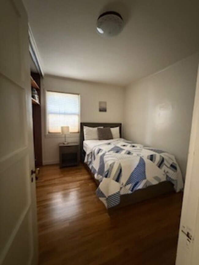 Building Photo - Beautiful Fully Furnished House in Belmont...