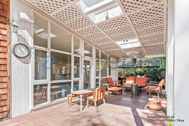Building Photo - 361 Linfield Dr