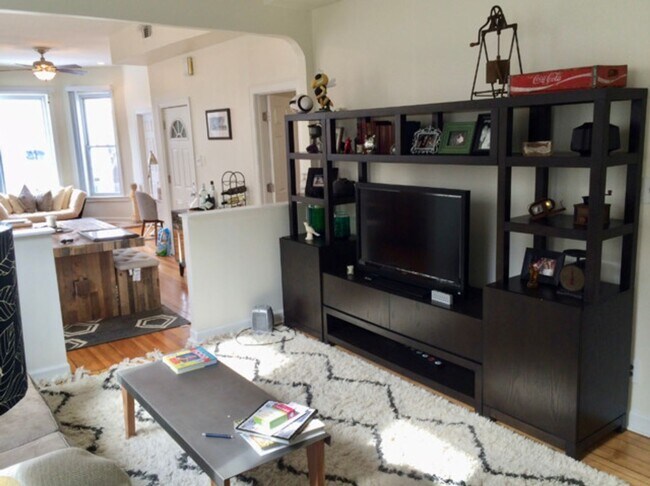 Building Photo - 2519 N Francisco Ave