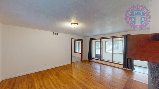 Building Photo - Enjoy Rural Living, Close To City & Freeways!!!  Beautiful Outdoor Living Space, Single Level Ran...