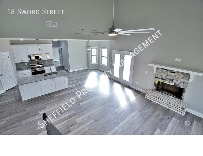 Building Photo - 18 Sword St