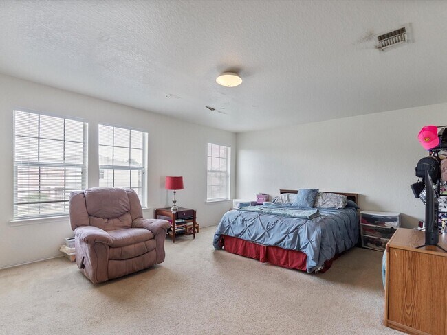 Building Photo - 5143 Roth Forest Ln