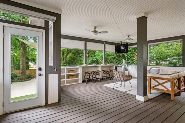 Building Photo - 843 Monroe Dr NE