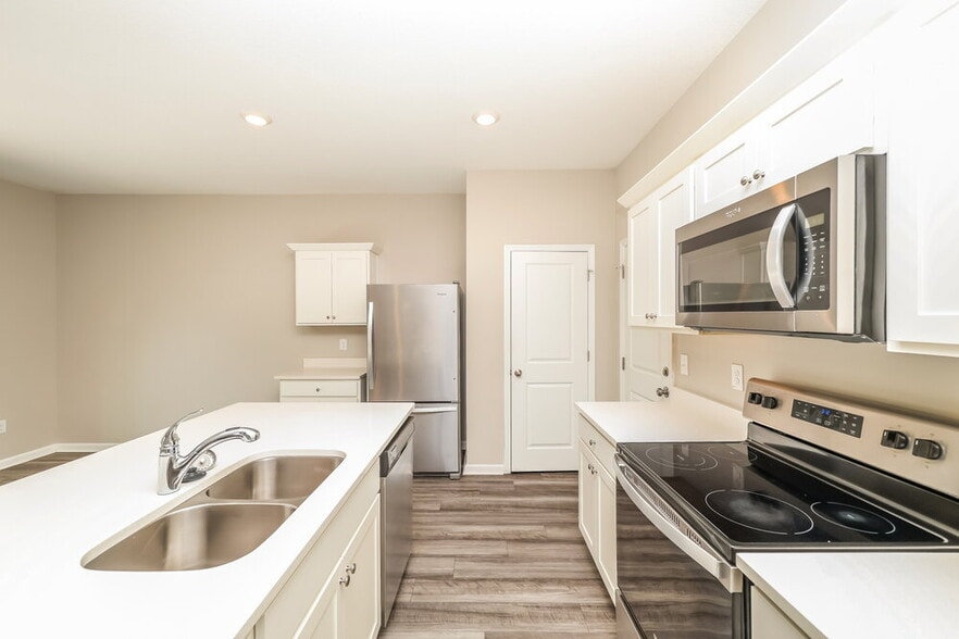 Building Photo - 2052 Harris Hawk Ave
