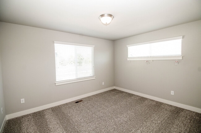 Building Photo - Beautiful 2 bed 2.5 Bath Townhome in West Greeley Available Early June!