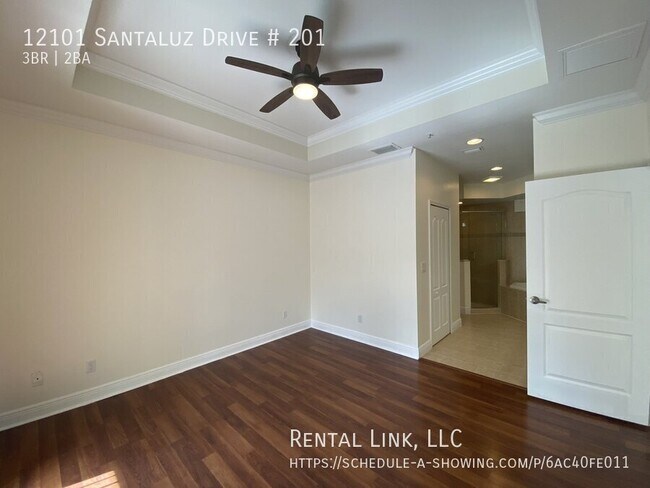 Building Photo - 12101 Santaluz Dr