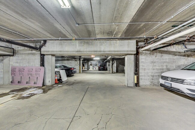 Parking - 1515 N Wells St