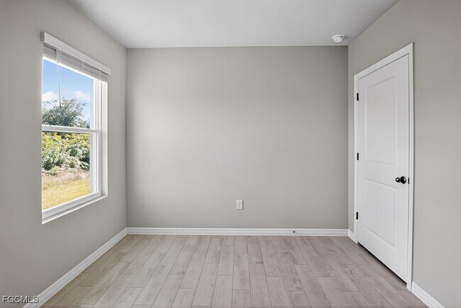 Building Photo - 553 Kingsbury Ln