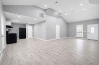 Building Photo - 111 Otis Ln