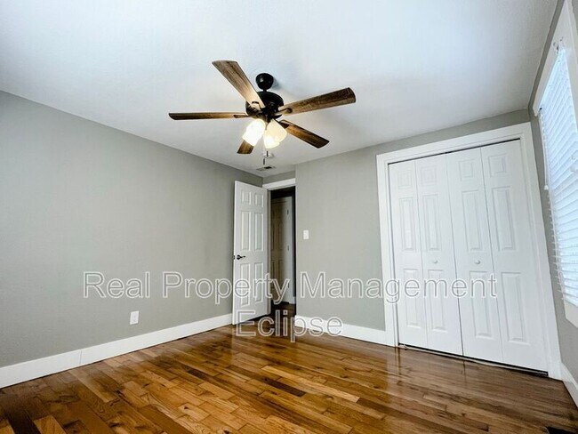 Building Photo - 6908 S 115th St
