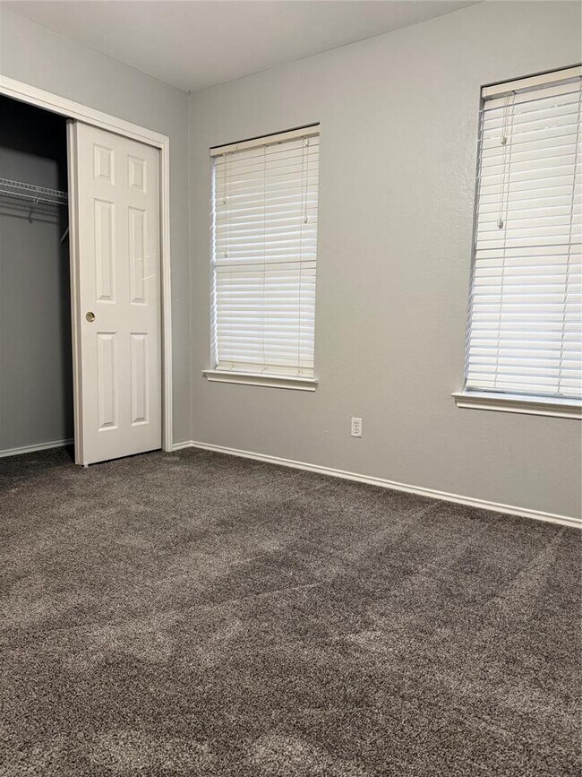 Building Photo - 4465 Mather