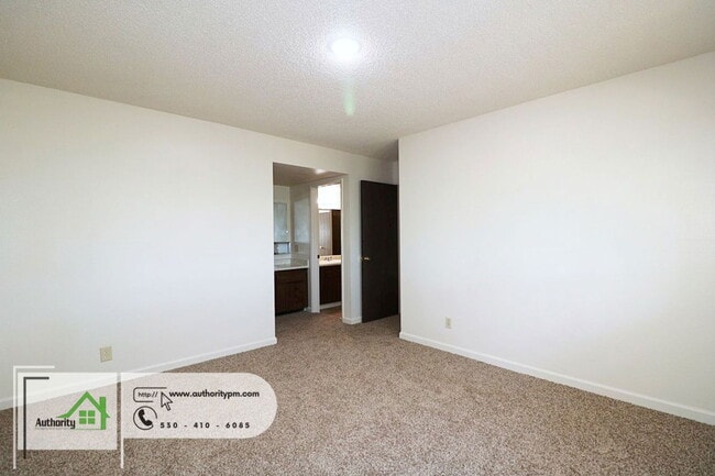 Building Photo - 333 Boulder Creek Dr