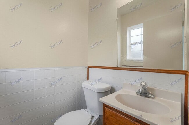 Building Photo - 14732 Oakwood Ln