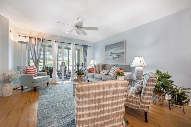 Building Photo - GORGEOUS 2 BEDROOM, 2 BATHROOM 1ST FLOOR CONDO LOCATED IN THE HIGHLY SOUGHT AFTER TENTH FAIRWAY A...