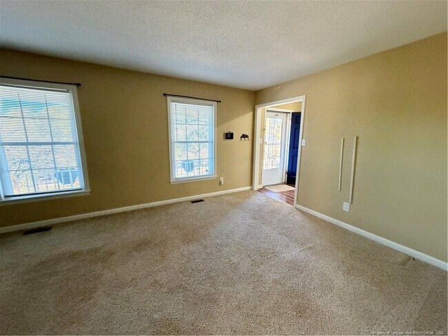 Building Photo - 4946 Pinewood Dr