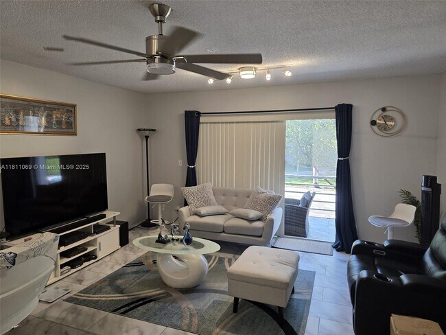 Building Photo - 1425 Atlantic Shores Blvd