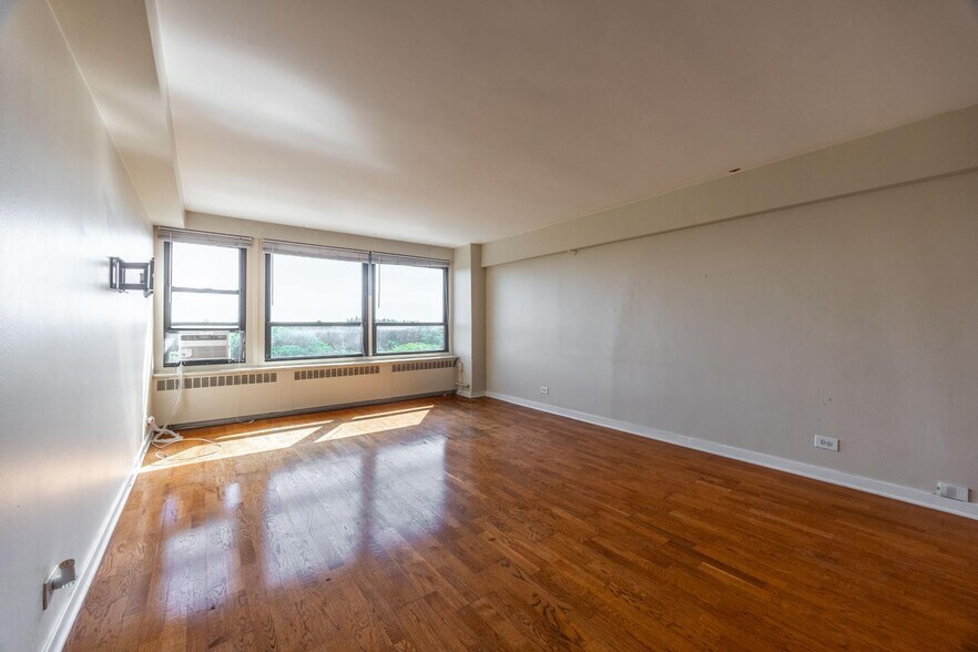 Building Photo - 4180 N Marine Dr