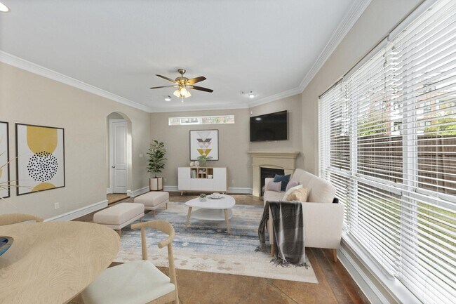 Primary Photo - Chic M Streets townhome near shopping & di...