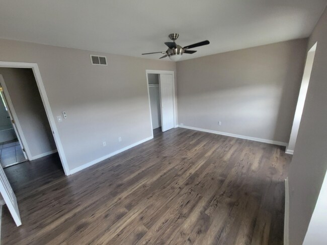 Building Photo - 10 Adriana Ct