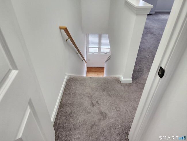 Building Photo - 71 Towne House Rd