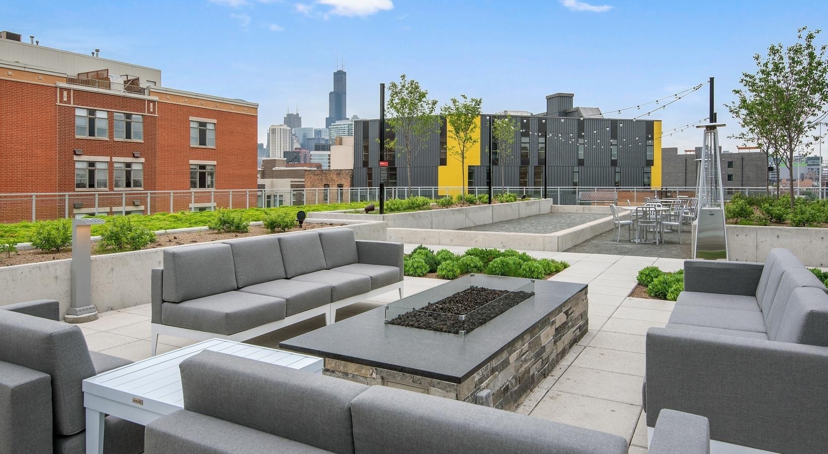 Building Photo - 942 W Huron St