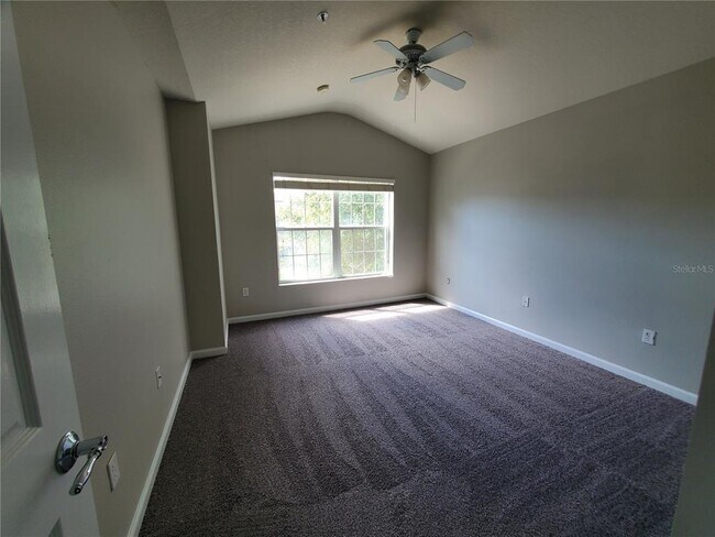 Building Photo - 2215 Kings Palace Dr