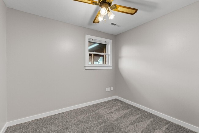 Building Photo - 100 English Rd