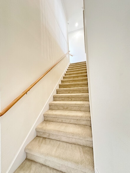 Building Photo - 1206 Emerald Glen