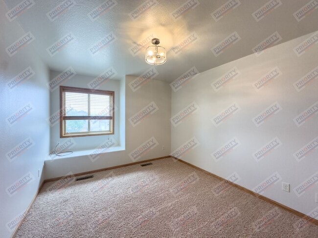 Building Photo - Gorgeous Single Family Home