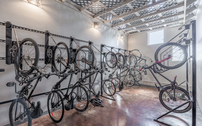 Building Photo - Charming Studio for Rent: Enjoy the Added Bonus of an Onsite Storage Closet!