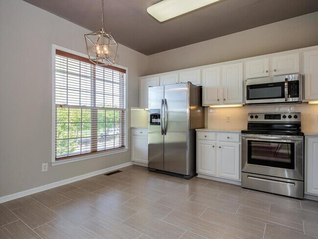 Building Photo - Ballantyne 3 Bedroom Townhome-Perfect Loca...