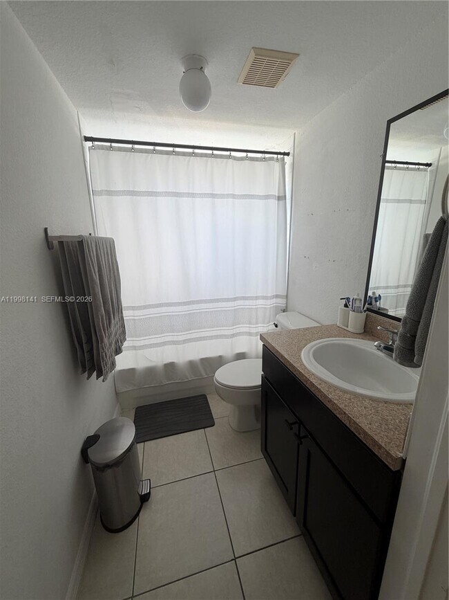 Building Photo - 2536 NW 24th St