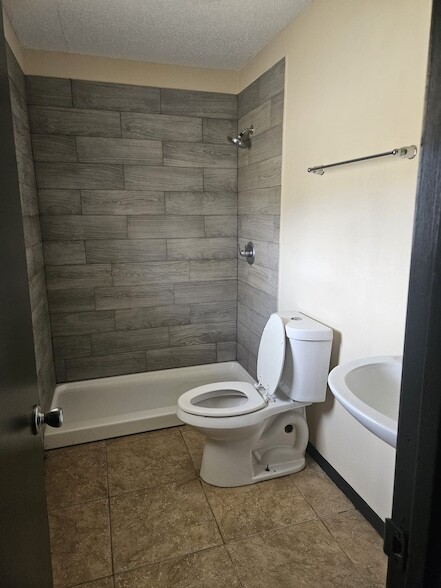 Building Photo - 3923 Cedar Gardens Dr