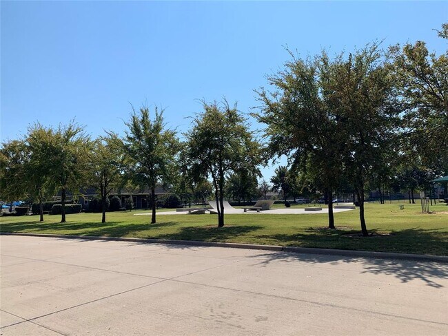 Building Photo - 9313 Waterman Dr