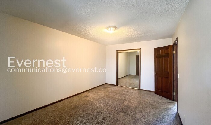 Building Photo - 2356 S Crysler Ave