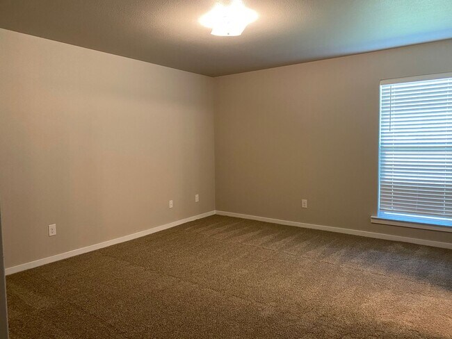 Building Photo - Affordable in Bell Farms