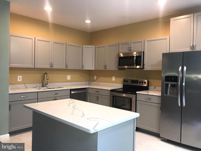 Building Photo - 15707 Palermo Terrace