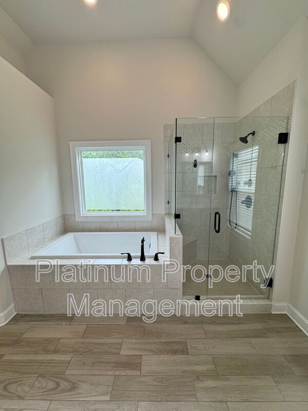Building Photo - 705 Fieldcrest Park Ln