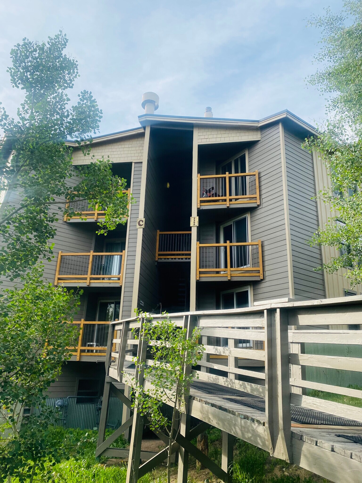 Building Photo - 2300 Lodge Pole Cir