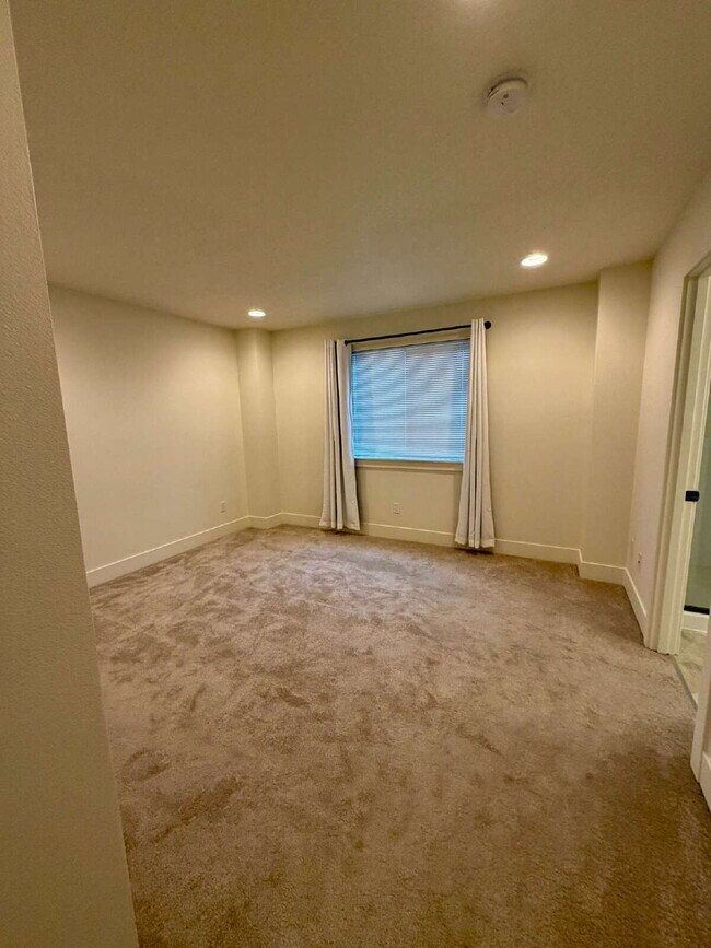 Building Photo - Beautiful Orchards Home