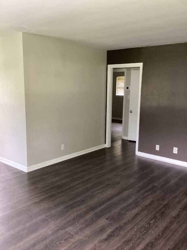 Building Photo - 2408 Whitesburg Dr