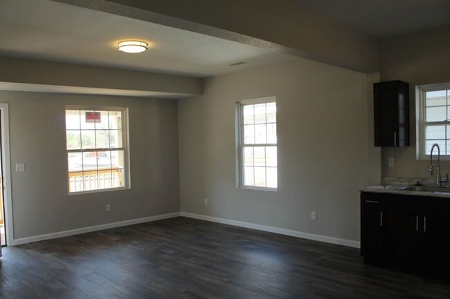 Building Photo - Modern Elegance Meets Comfort – Fully Remo...