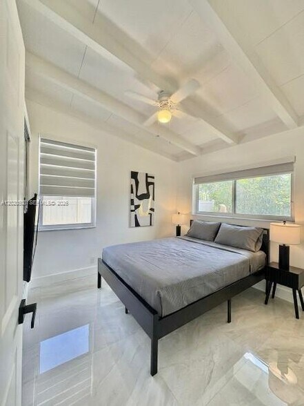 Building Photo - 2430 Key Largo Ln