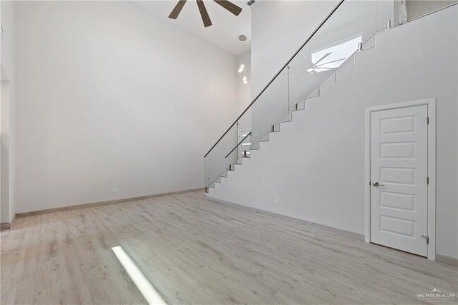 Building Photo - 1216 N Lincoln Ave