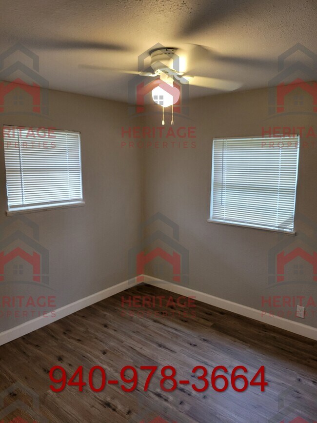 Building Photo - 1055 W Wenonah Blvd