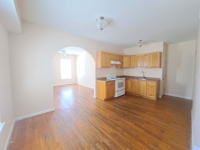 Building Photo - ***$500 Move-In Special***3BR/2BA SINGLE F...
