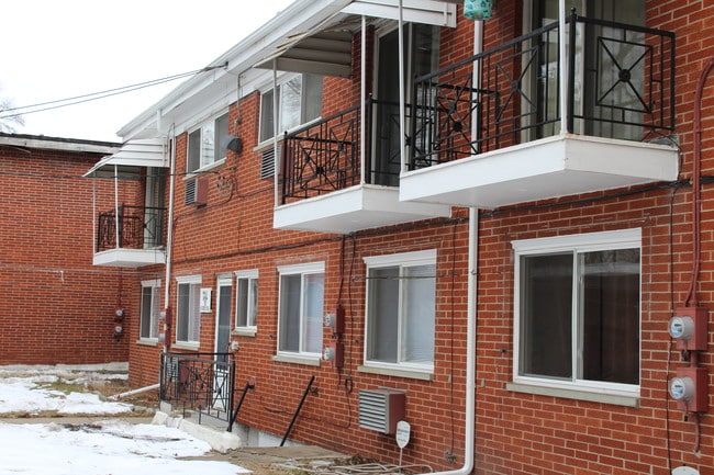 Building Photo - 16165 Schaefer Hwy
