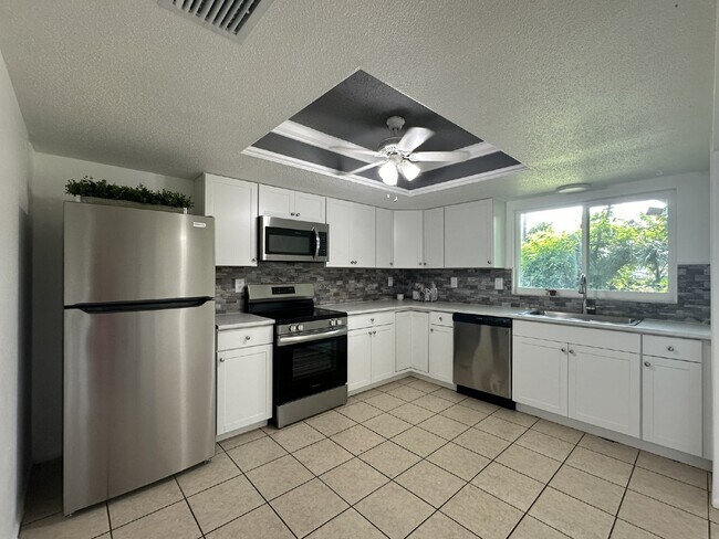 Building Photo - Charming 2/2 with possible 3rd bedroom