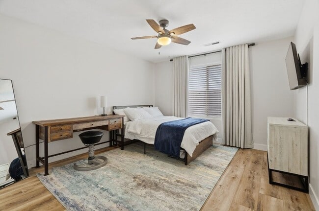 Building Photo - FULLY FURNISHED 3 Bed/2.5 Bath Home!